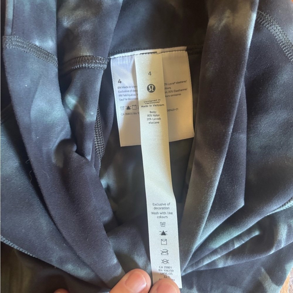 Lululemon Athletica Dark Blue Patterned Leggings - Picture 4 of 4